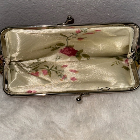 Pink Rose Kiss Coin Purse, Floral - Picture 5 of 6